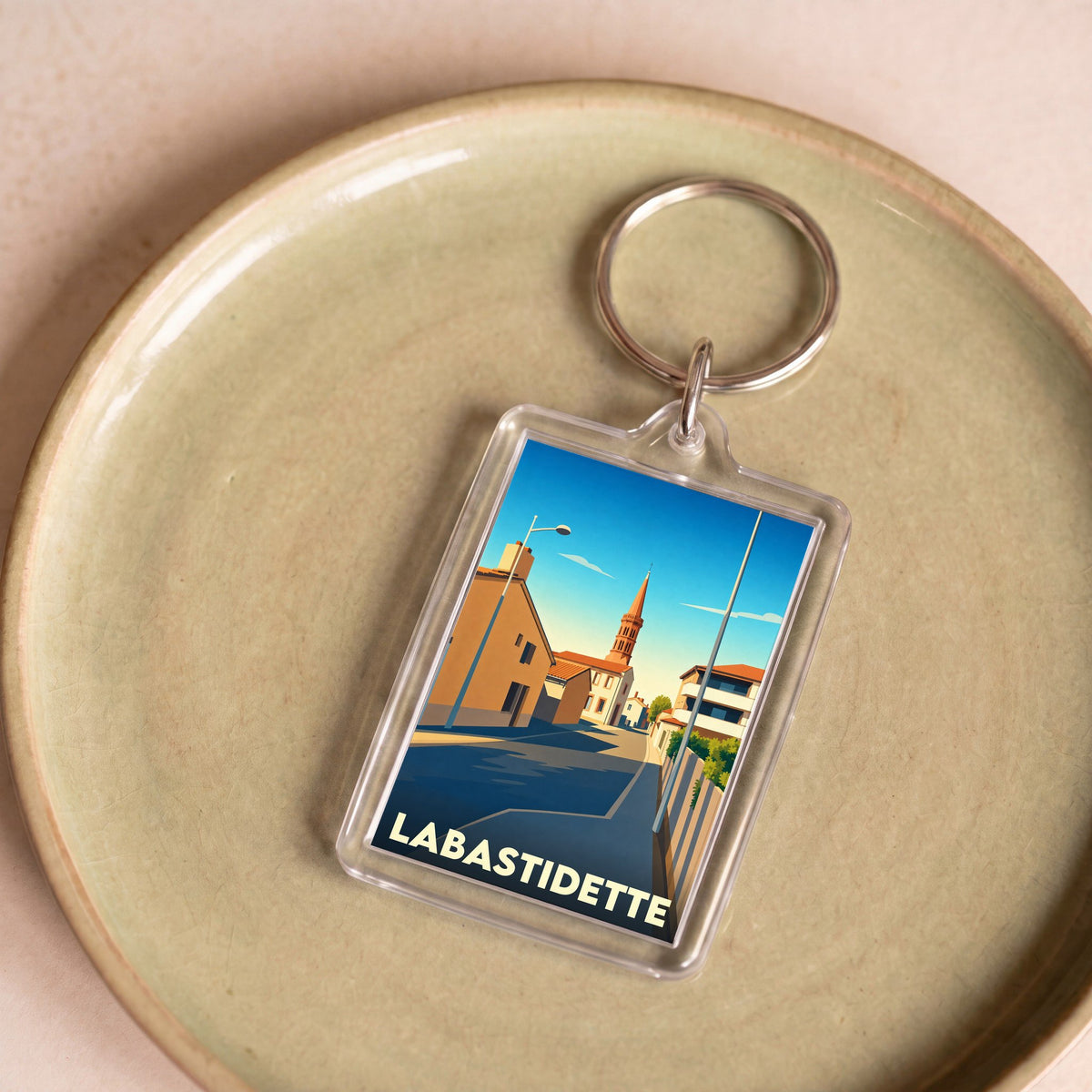 Porte-clés souvenir de la ville de Labastidette avec une illustration stylisée.
