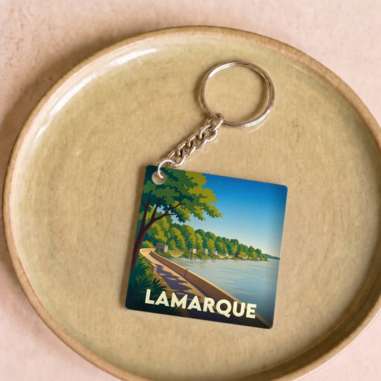 Porte-clés souvenir de la ville de Lamarque avec une illustration stylisée.