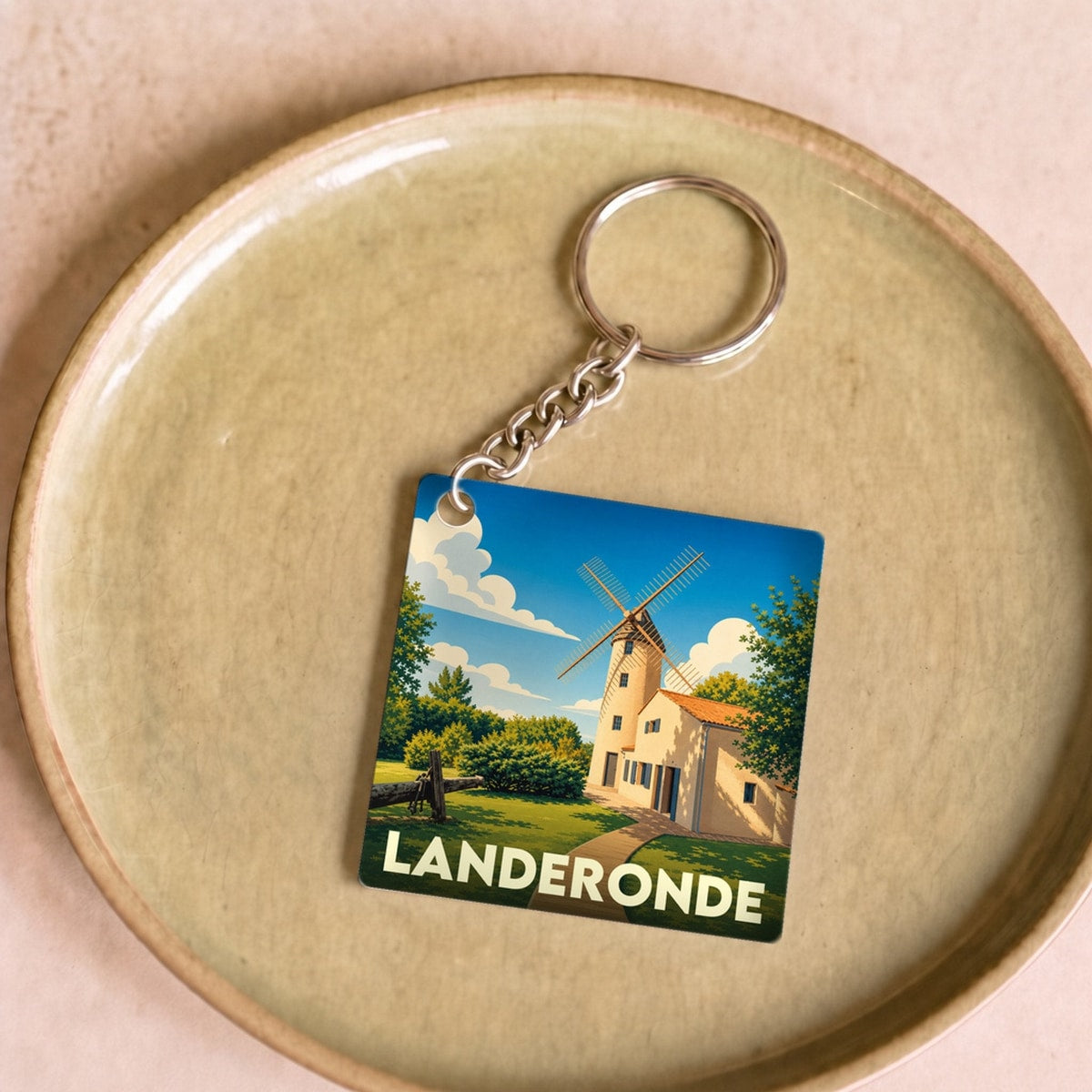 Porte-clés souvenir de la ville de Landeronde avec une illustration stylisée d'un moulin.