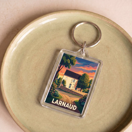 Porte-clés souvenir de la ville de Larnaud avec une illustration stylisée.