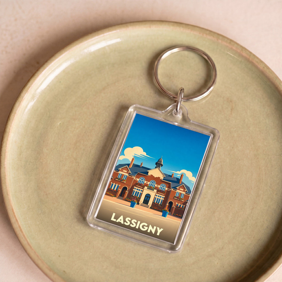 Porte-clés souvenir de la ville de Lassigny avec une illustration stylisée.