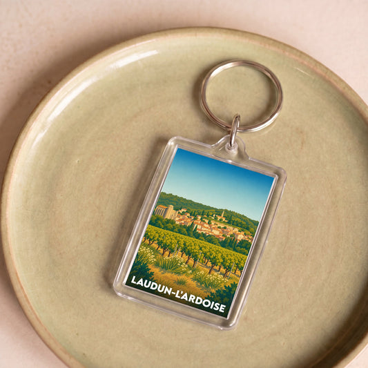 Porte-clés souvenir de la ville de Laudun-l'Ardoise avec une illustration stylisée.