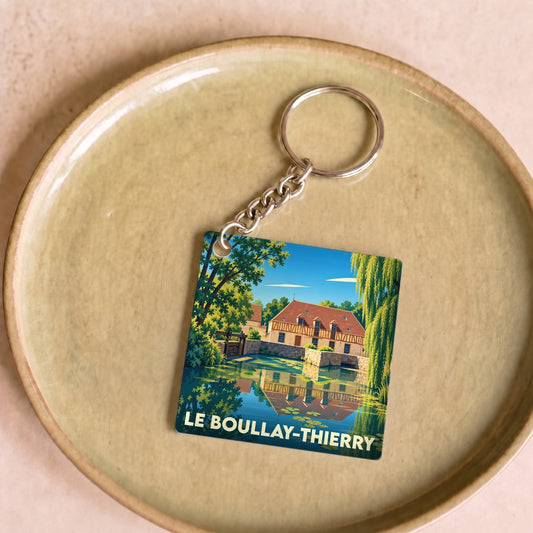 Porte-clés souvenir de la ville de Le Boullay-Thierry avec une illustration stylisée d'un moulin au bord de l'eau.