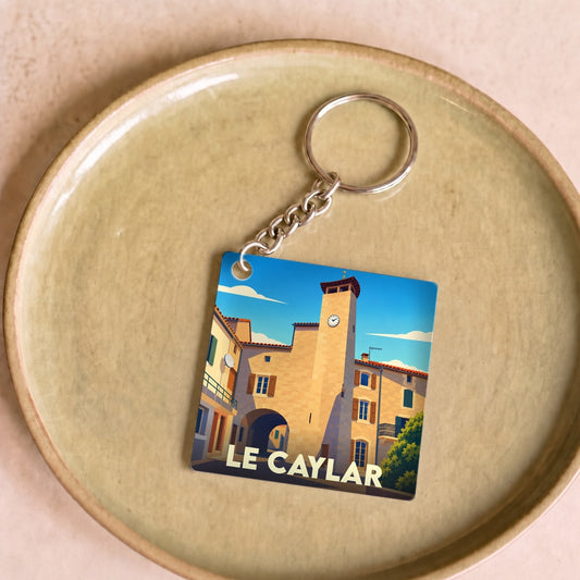 Porte-clés souvenir de la ville de Le Caylar avec une illustration stylisée de son clocher.