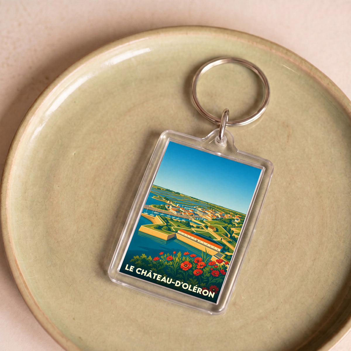 Porte-clés souvenir de la ville de Le Château-d'Oléron avec une illustration stylisée.