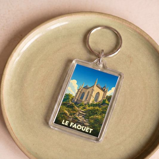 Porte-clés souvenir de la ville de Le Faouët avec une illustration stylisée de sa chapelle.