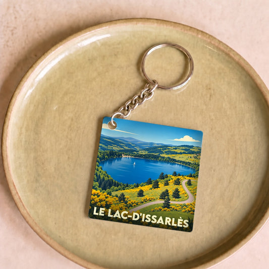 Porte-clés souvenir du Lac-d'Issarlès avec une illustration stylisée du lac et de ses paysages environnants.
