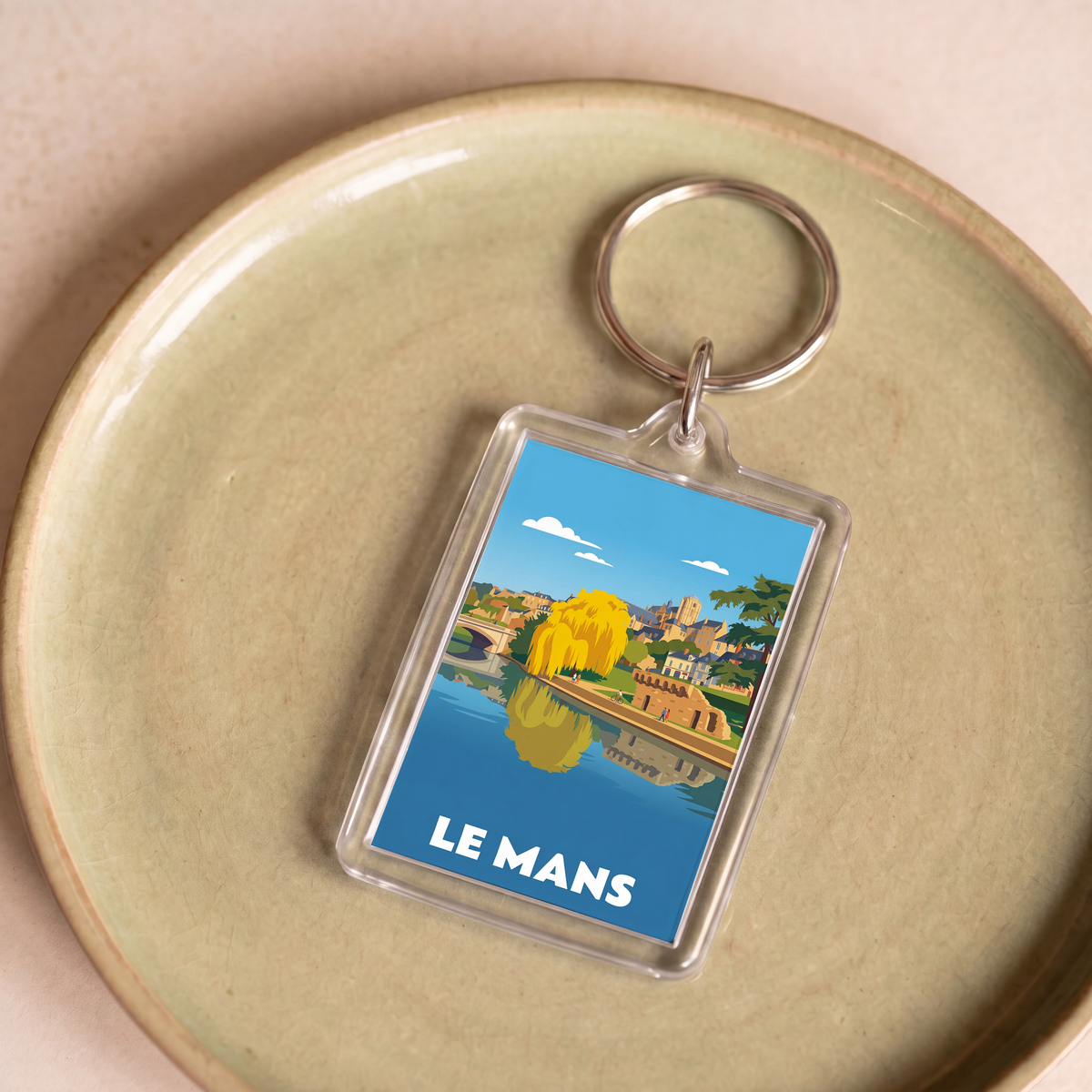 Porte-clés souvenir de la ville de Le Mans avec une illustration stylisée.