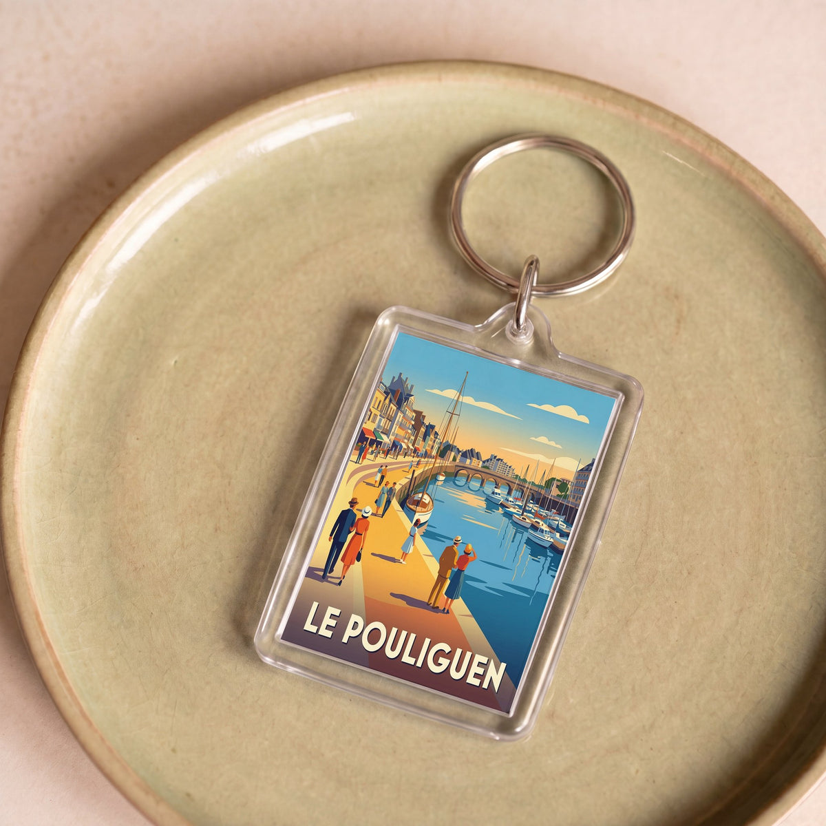 Porte-clés souvenir de la ville de Le Pouliguen avec une illustration stylisée.