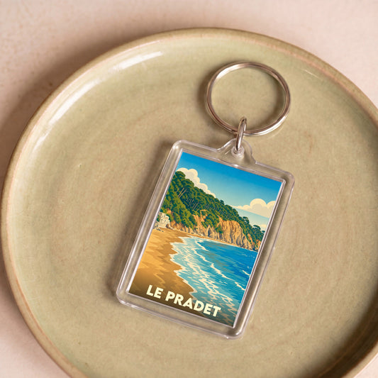 Porte-clés souvenir de la ville du Pradet avec une illustration stylisée de sa côte.