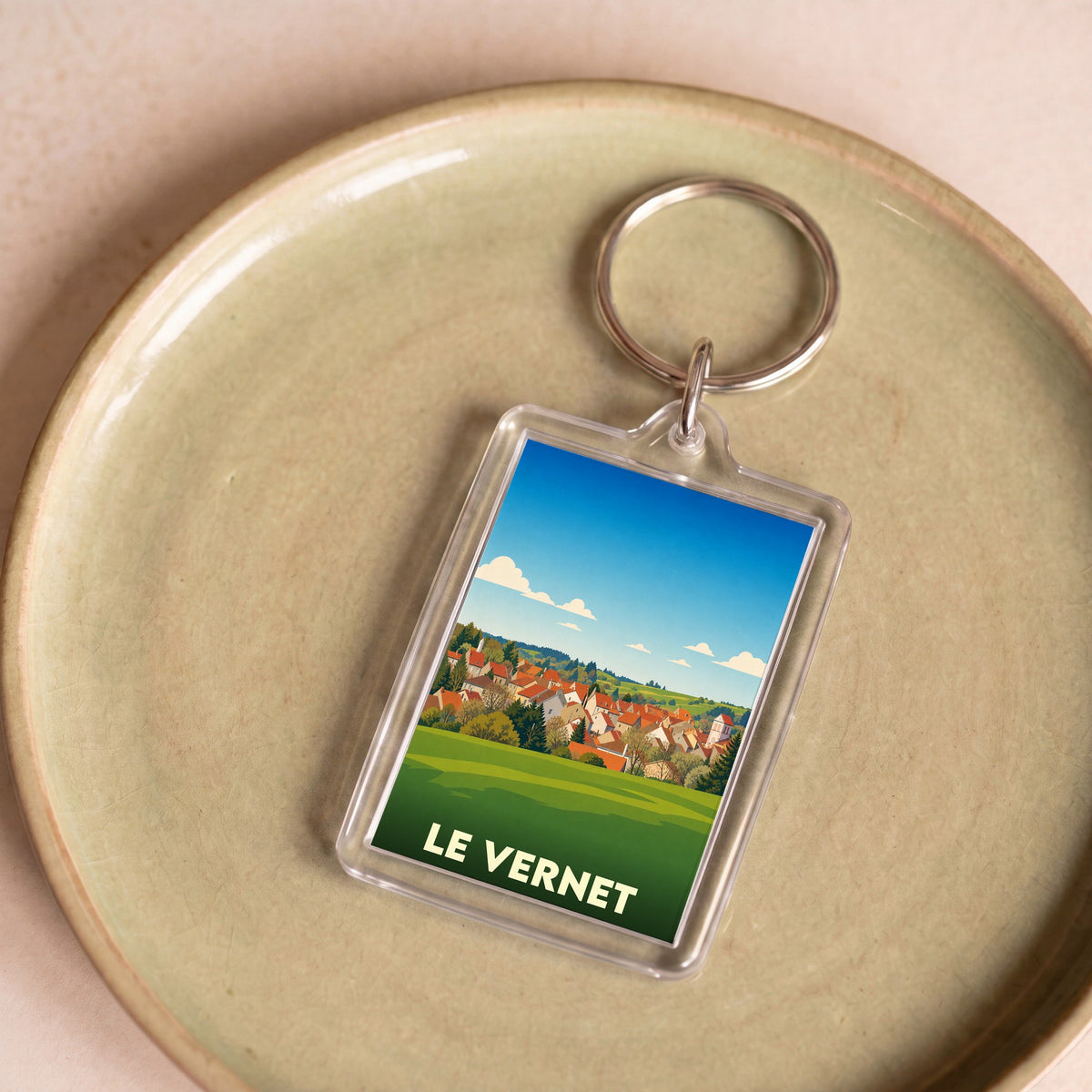 Porte-clés souvenir de la ville de Le Vernet avec une illustration stylisée.