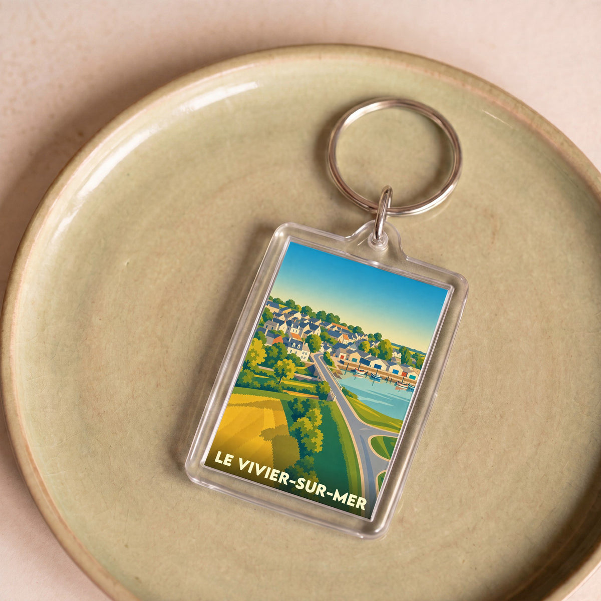Porte-clés souvenir de la ville du Vivier-sur-Mer avec une illustration stylisée.