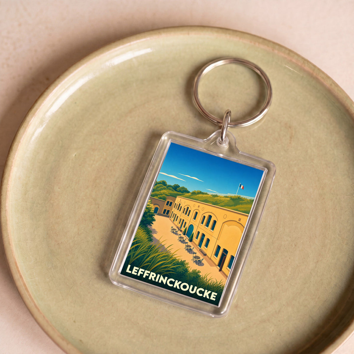 Porte-clés souvenir de la ville de Leffrinckoucke avec une illustration stylisée de son fort.