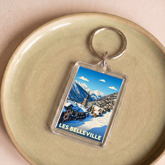 Porte-clés souvenir de la ville de Les Belleville avec une illustration hivernale stylisée.
