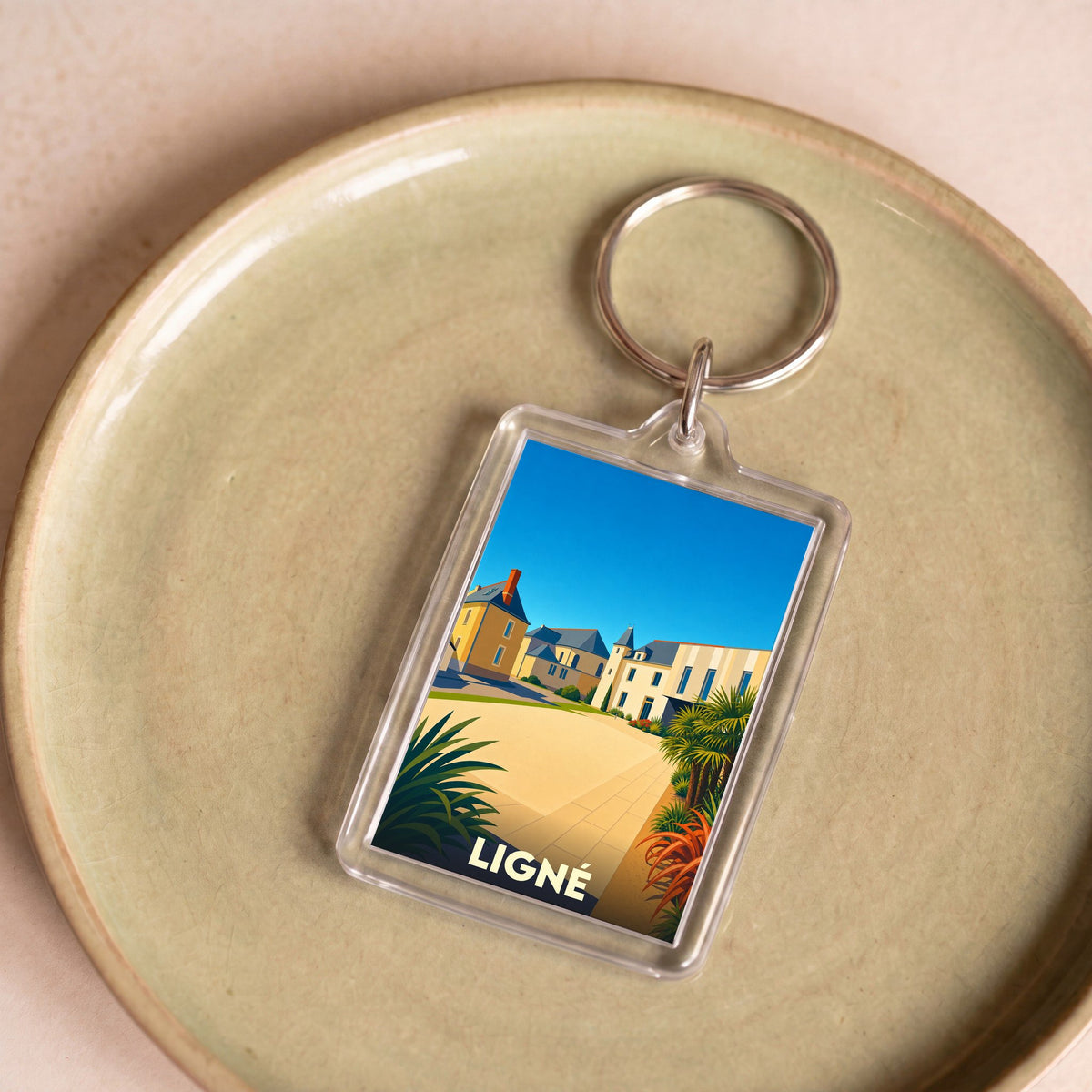 Porte-clés souvenir de la ville de Ligné avec une illustration stylisée.
