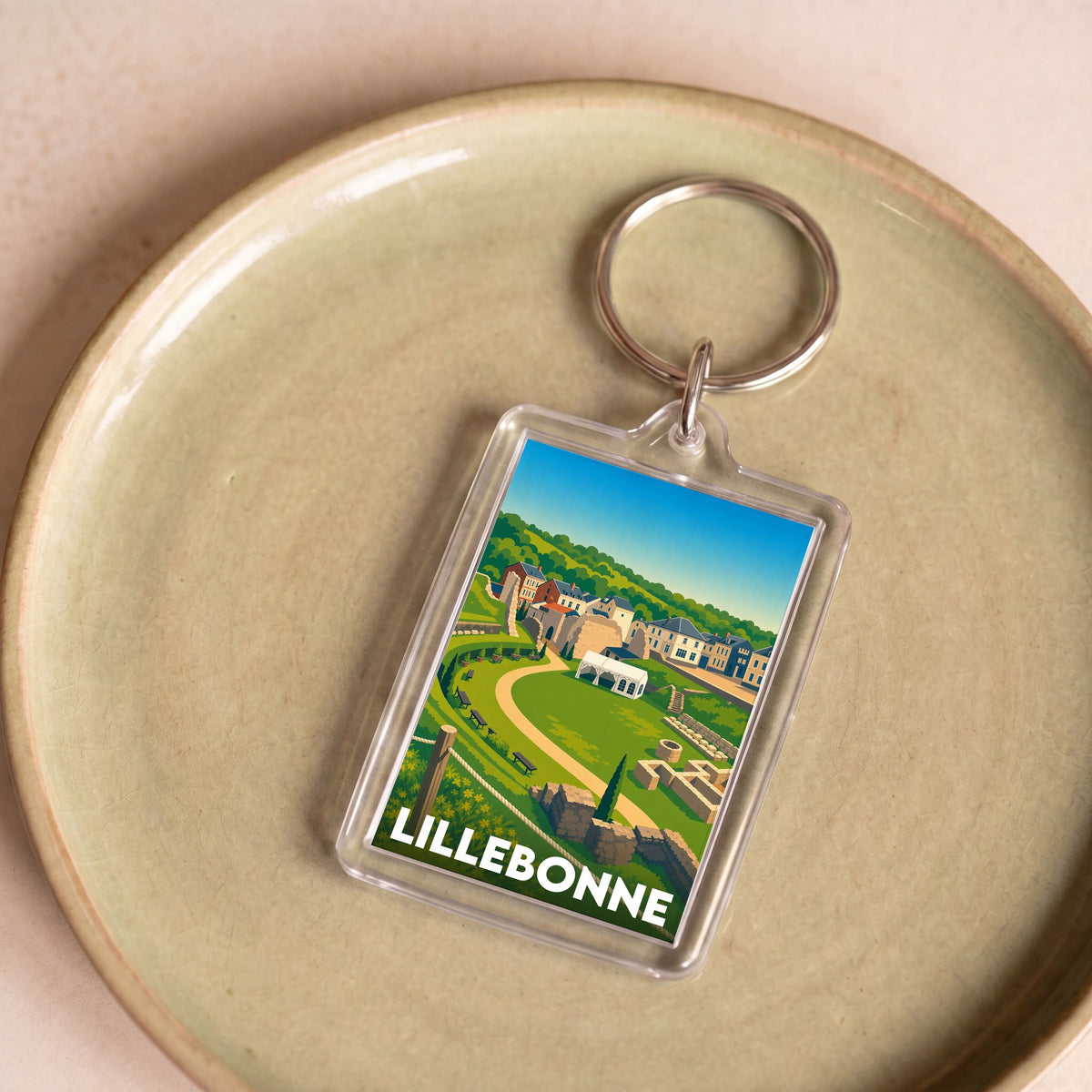 Porte-clés souvenir de la ville de Lillebonne avec une illustration stylisée de ses monuments historiques.