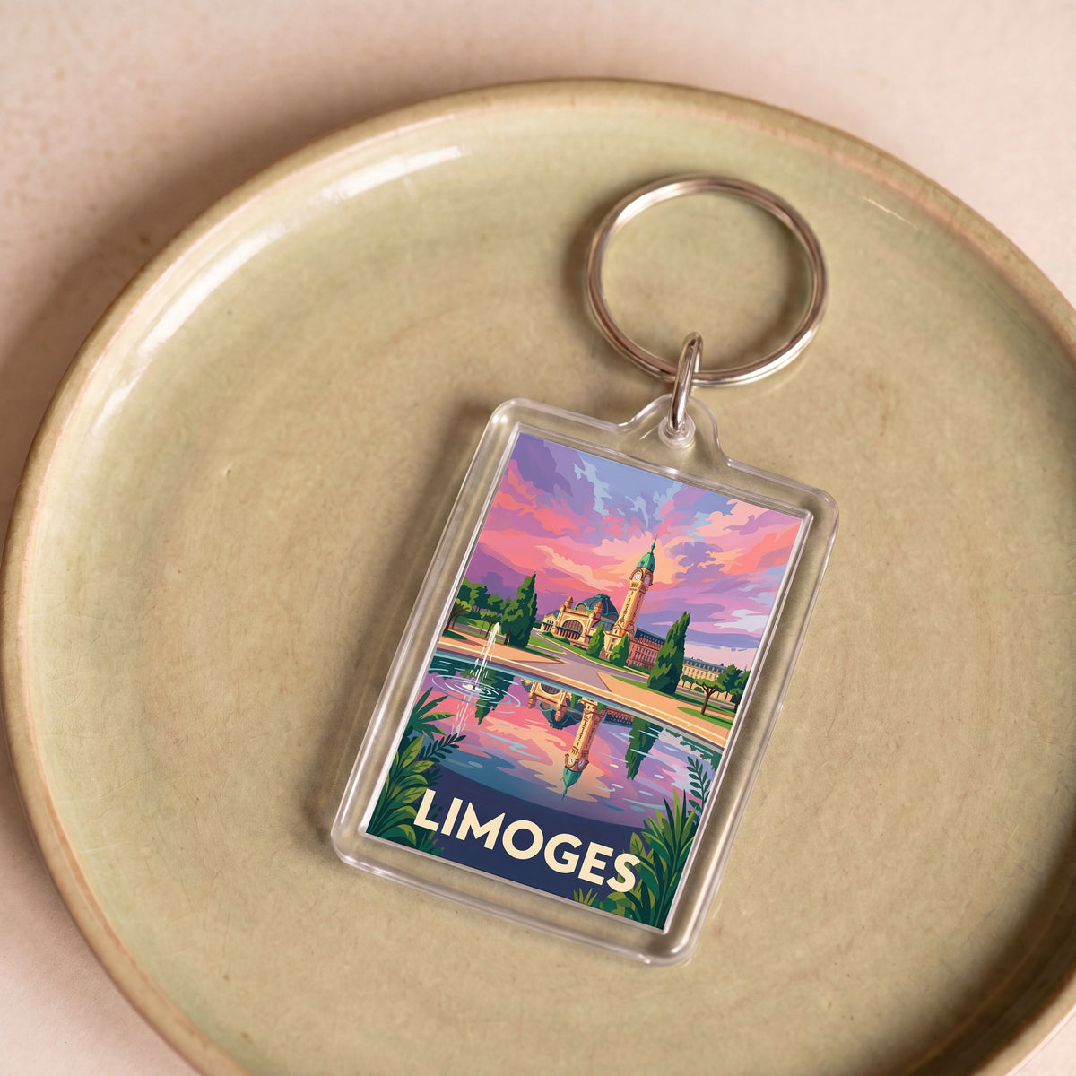 Porte-clés souvenir de la ville de Limoges avec une illustration stylisée et colorée.