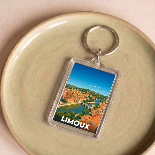 Porte-clés souvenir de la ville de Limoux avec une illustration stylisée.