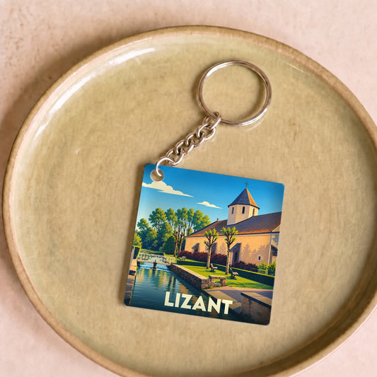 Porte-clés souvenir de la ville de Lizant avec une illustration stylisée.