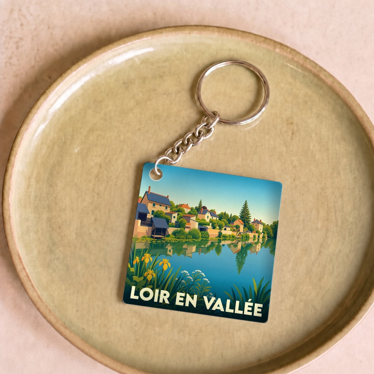 Porte-clés souvenir de Loir en Vallée avec une illustration stylisée des bords du Loir.