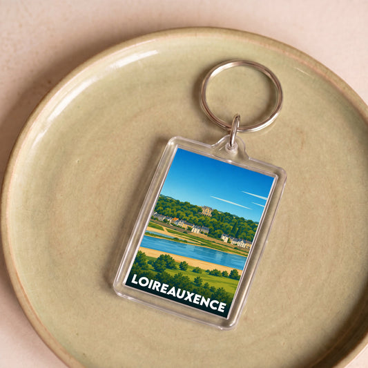 Porte-clés souvenir de la ville de Loireauxence avec une illustration stylisée.
