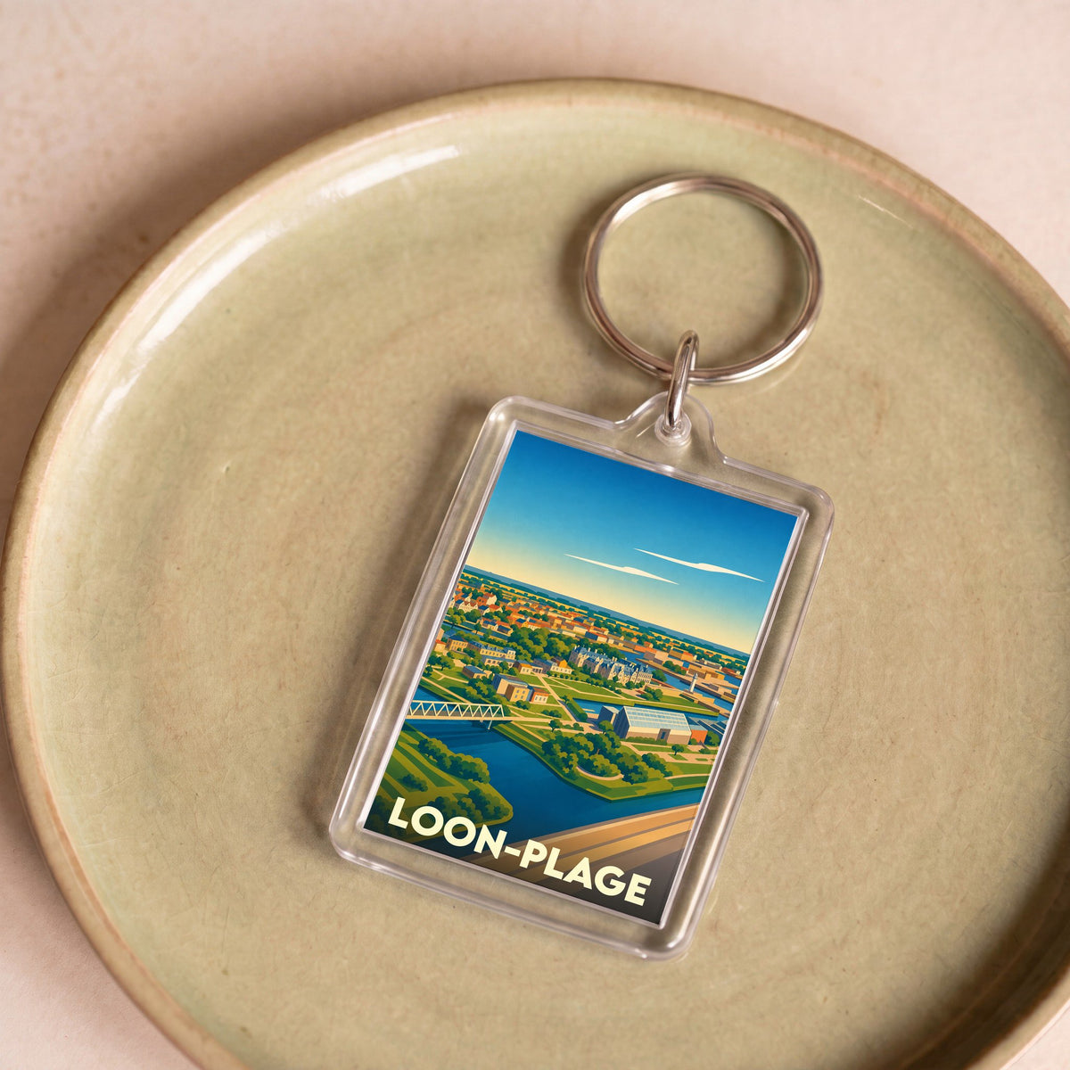 Porte-clés souvenir de la ville de Loon-Plage avec une illustration stylisée.