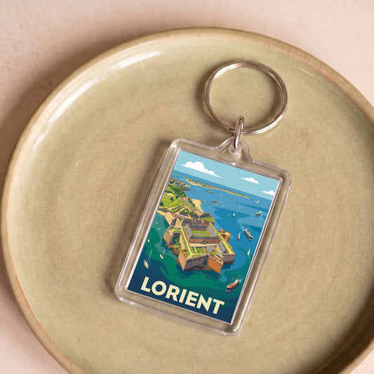 Porte-clés souvenir de la ville de Lorient avec une illustration stylisée.
