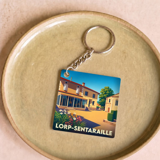 Porte-clés souvenir de la ville de Lorp-Sentaraille avec une illustration stylisée.