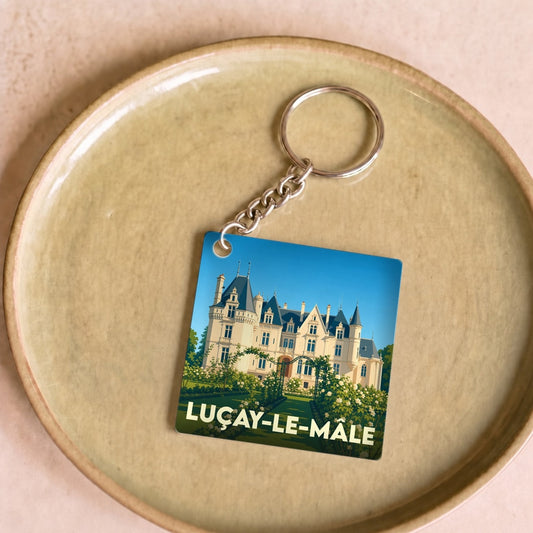 Porte-clés souvenir de la ville de Luçay-le-Mâle avec une illustration stylisée de son château.