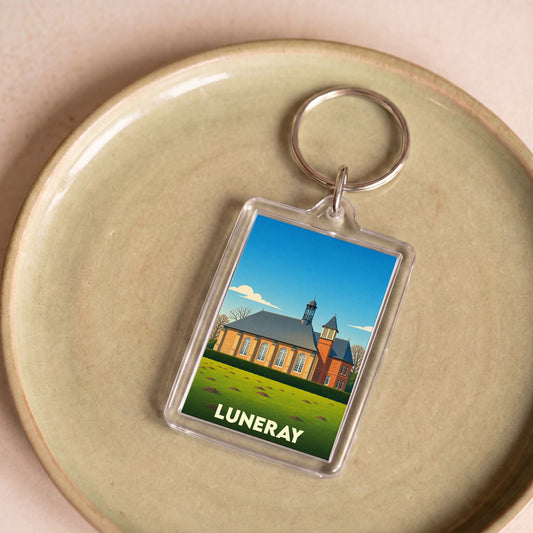 Porte-clés souvenir de la ville de Luneray avec une illustration stylisée de son temple.