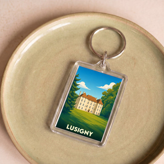 Porte-clés souvenir de la ville de Lusigny illustrant un château dans un style graphique épuré.