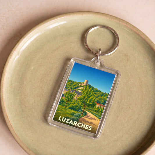 Porte-clés souvenir de la ville de Luzarches avec une illustration stylisée de son patrimoine et de ses paysages.