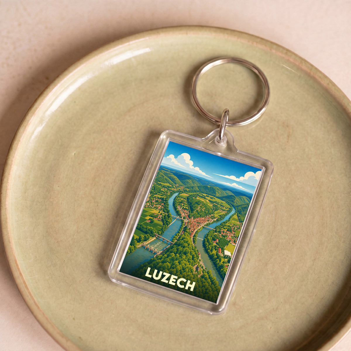 Porte-clés souvenir de la ville de Luzech avec une illustration stylisée d'un méandre du Lot.