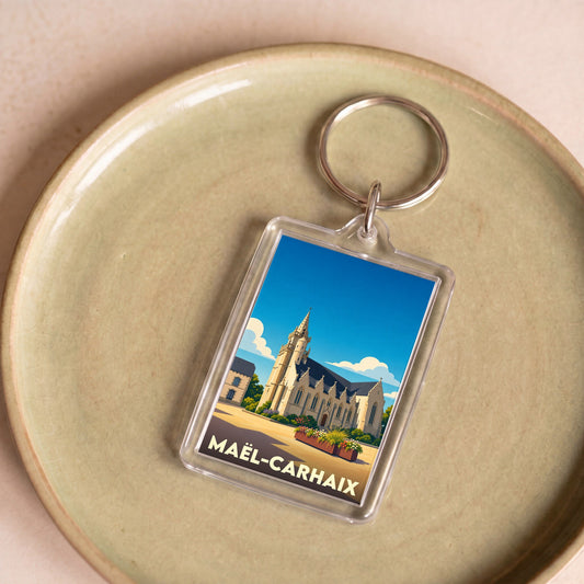 Porte-clés souvenir de la ville de Maël-Carhaix avec une illustration stylisée.