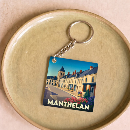 Porte-clés souvenir de la ville de Manthelan avec une illustration stylisée.