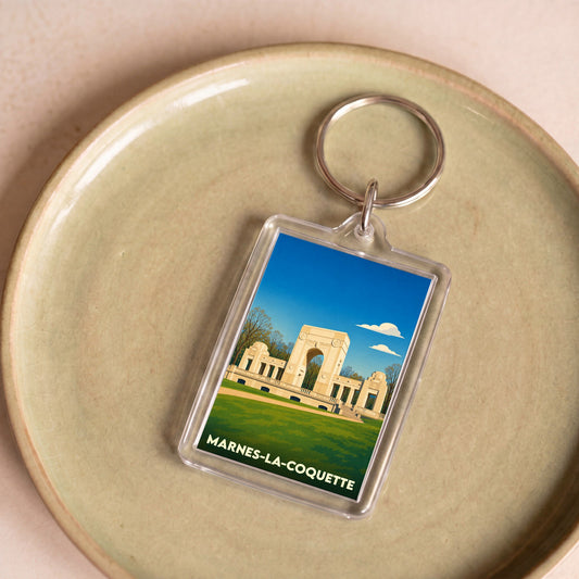 Porte-clés souvenir de la ville de Marnes-la-Coquette avec une illustration stylisée de son mémorial.