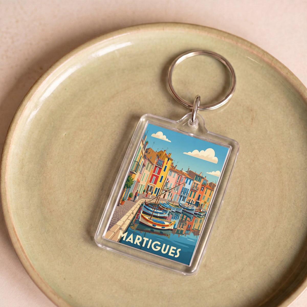 Porte-clés souvenir de la ville de Martigues avec une illustration stylisée.