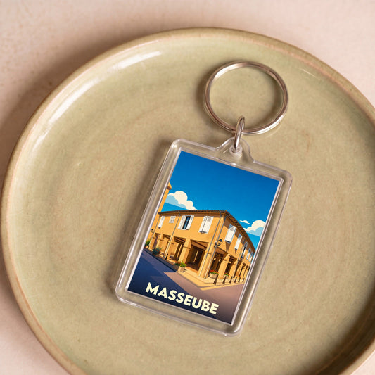 Porte-clés souvenir de la ville de Masseube avec une illustration stylisée d'un bâtiment traditionnel.