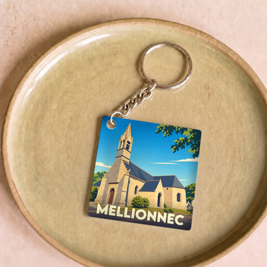 Porte-clés souvenir de la ville de Mellionnec avec une illustration stylisée de son église.