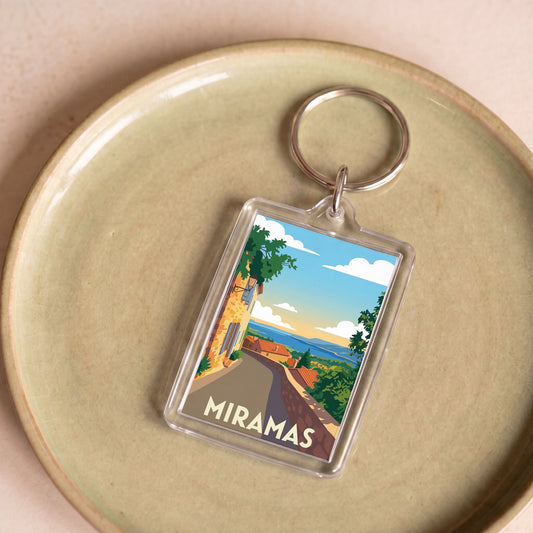 Porte-clés souvenir de la ville de Miramas avec une illustration stylisée.