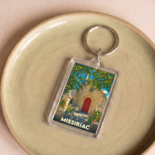 Porte-clés souvenir de la ville de Missiriac avec une illustration stylisée d'une église bretonne.
