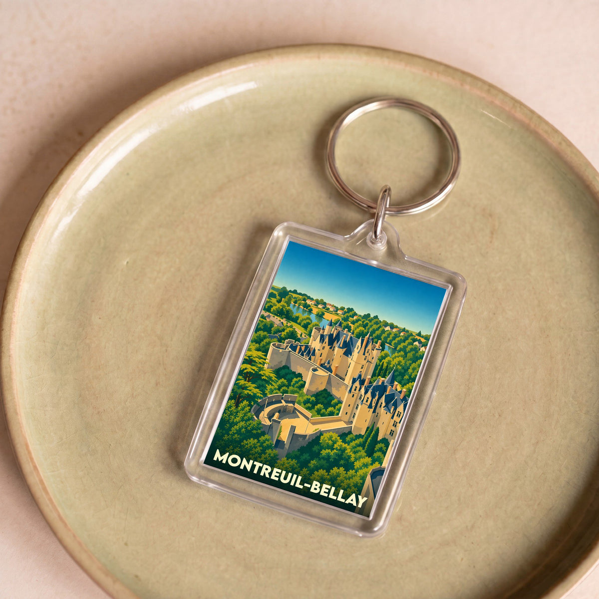 Porte-clés souvenir de la ville de Montreuil-Bellay avec une illustration stylisée de son château.