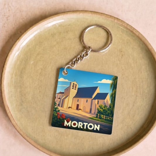 Porte-clés souvenir de la ville de Morton avec une illustration stylisée de son église.
