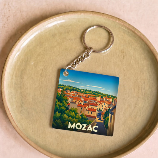 Porte-clés souvenir de la ville de Mozac avec une illustration stylisée.