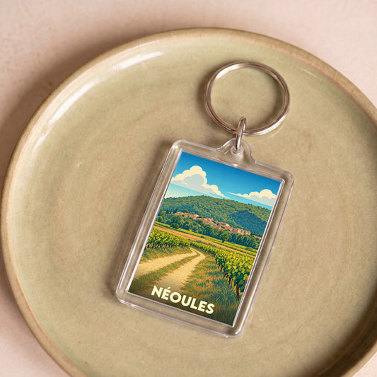 Porte-clés souvenir de la ville de Néoules avec une illustration stylisée de son paysage de vignobles.