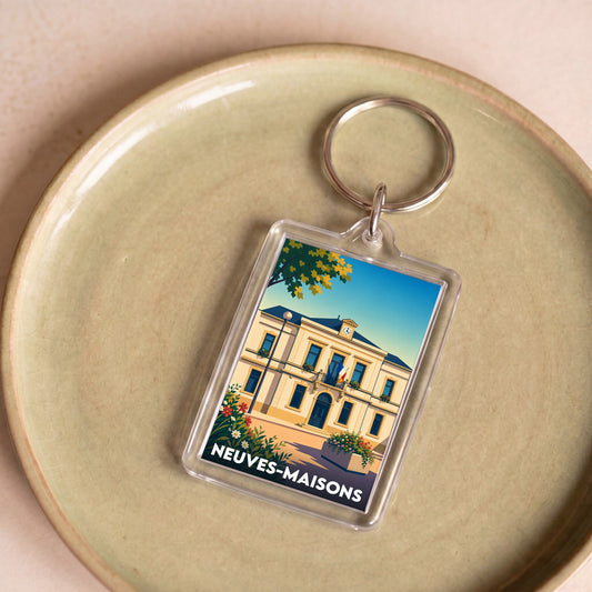 Porte-clés souvenir de la ville de Neuves-Maisons avec une illustration stylisée de sa mairie.