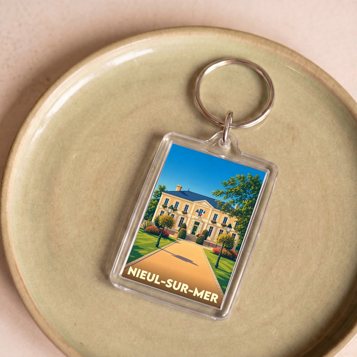Porte-clés souvenir de la ville de Nieul-sur-Mer avec une illustration stylisée.