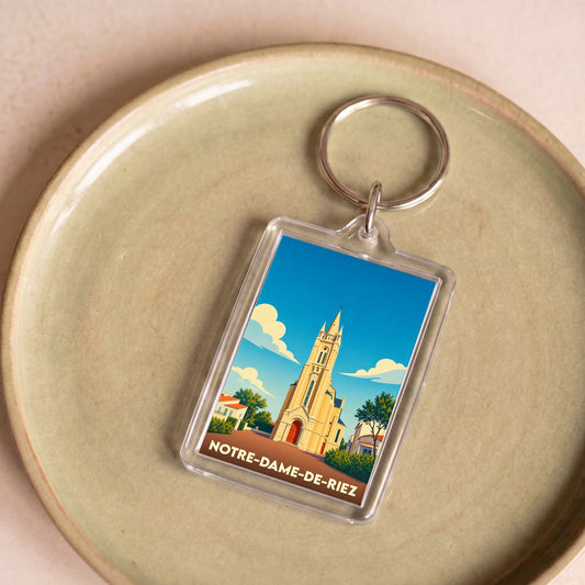 Porte-clés souvenir de la ville de Notre-Dame-de-Riez avec une illustration stylisée de son église.