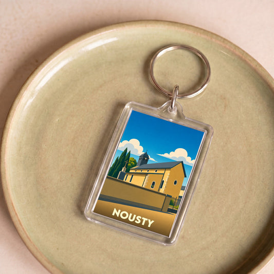 Porte-clés souvenir de la ville de Nousty avec une illustration stylisée de son église.