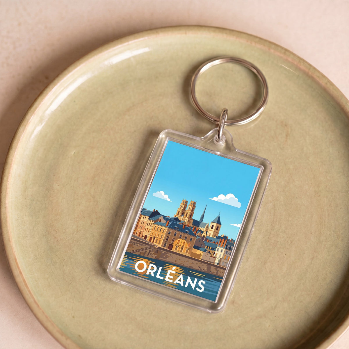 Porte-clés souvenir de la ville d'Orléans avec une illustration stylisée.